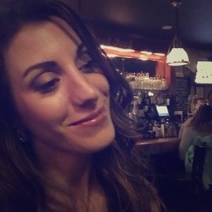 Hello! Meet your Posher. 😎✌🏼